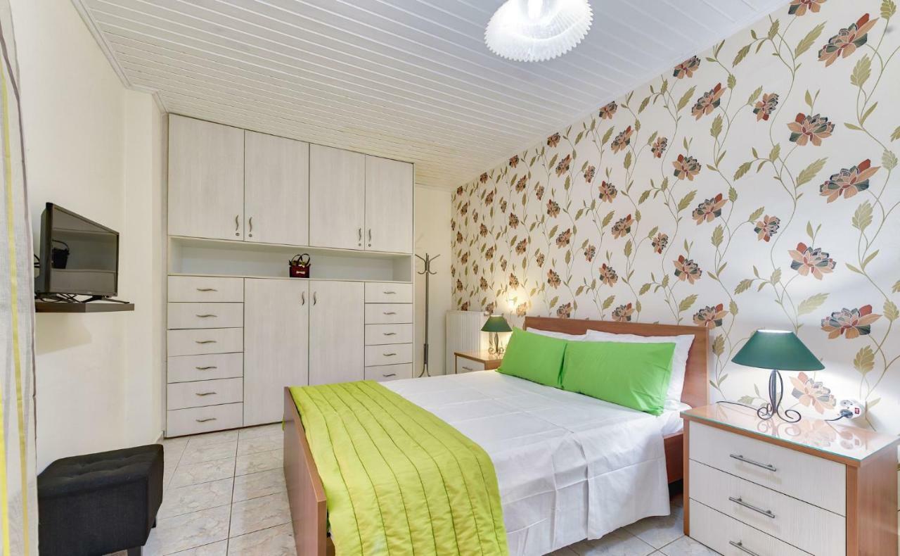 Ina Apartment Kalamákion Eksteriør bilde